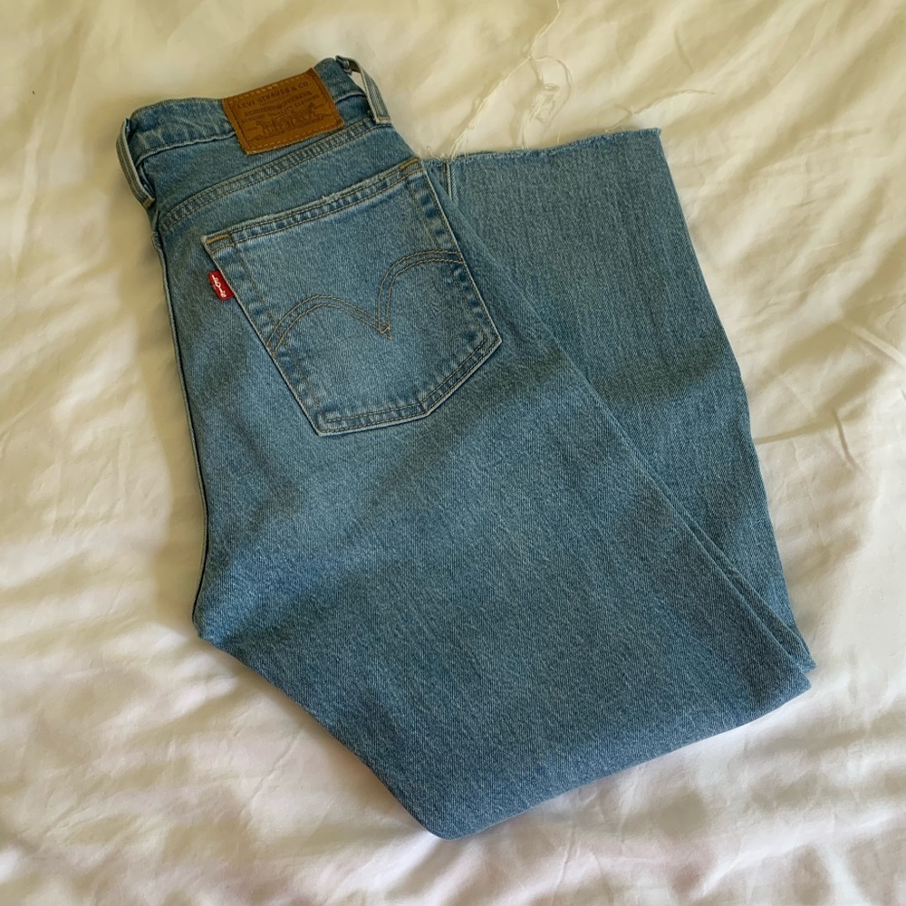 SOLD Levi’s Wedgie Jeans Light Wash size 25